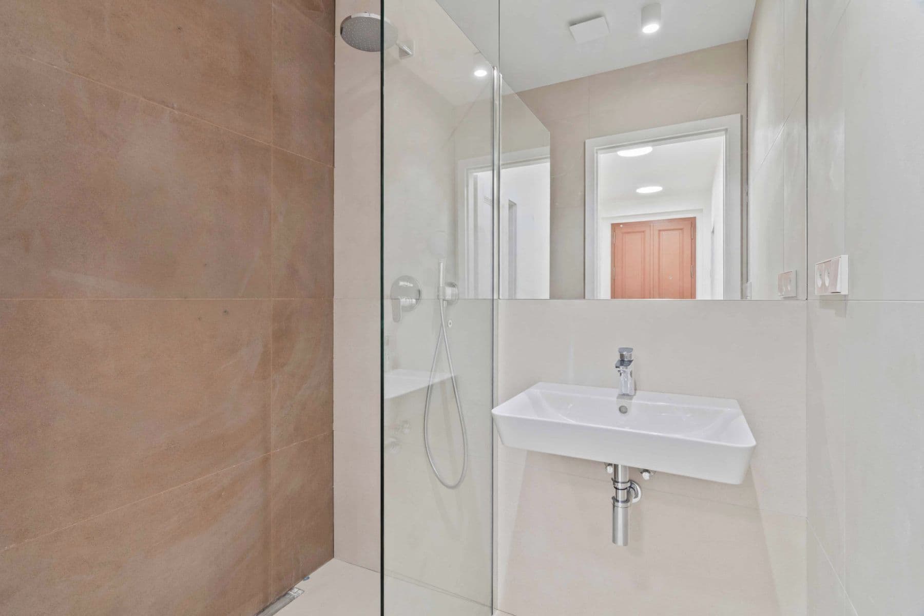 2 bedroom with open-plan kitchen flat to rent, 66 m², Sezimova, Prague, Prague 2 bedroom with open-plan kitchen flat to rent, 66 m², Sezimova, Prague, Prague