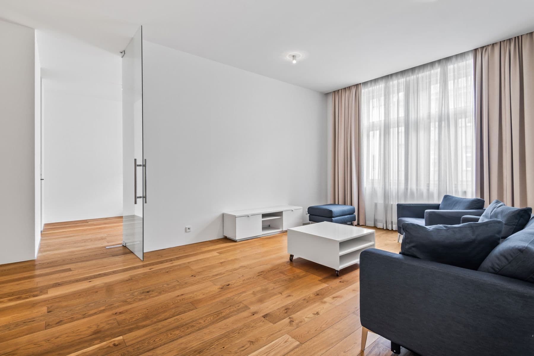 2 bedroom with open-plan kitchen flat to rent, 109 m², Laubova, Prague, Prague 2 bedroom with open-plan kitchen flat to rent, 109 m², Laubova, Prague, Prague