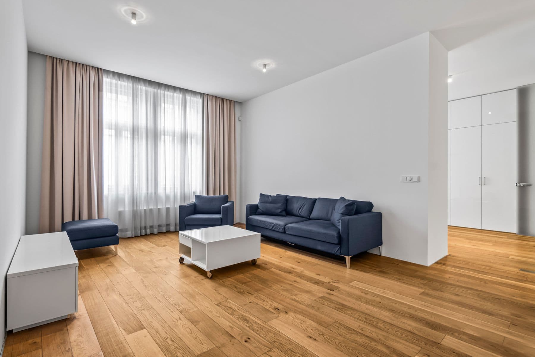 2 bedroom with open-plan kitchen flat to rent, 109 m², Laubova, Prague, Prague 2 bedroom with open-plan kitchen flat to rent, 109 m², Laubova, Prague, Prague