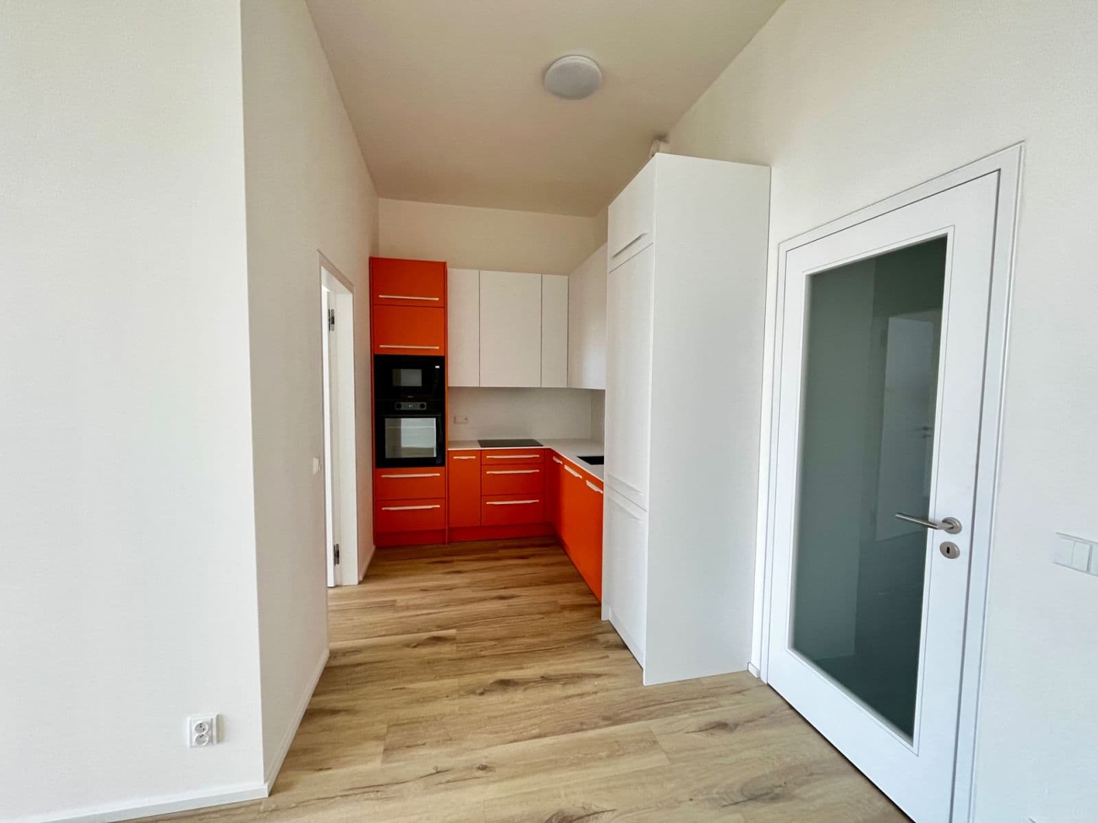 1 bedroom with open-plan kitchen flat to rent, 67 m², Malešická, Prague, Prague 1 bedroom with open-plan kitchen flat to rent, 67 m², Malešická, Prague, Prague