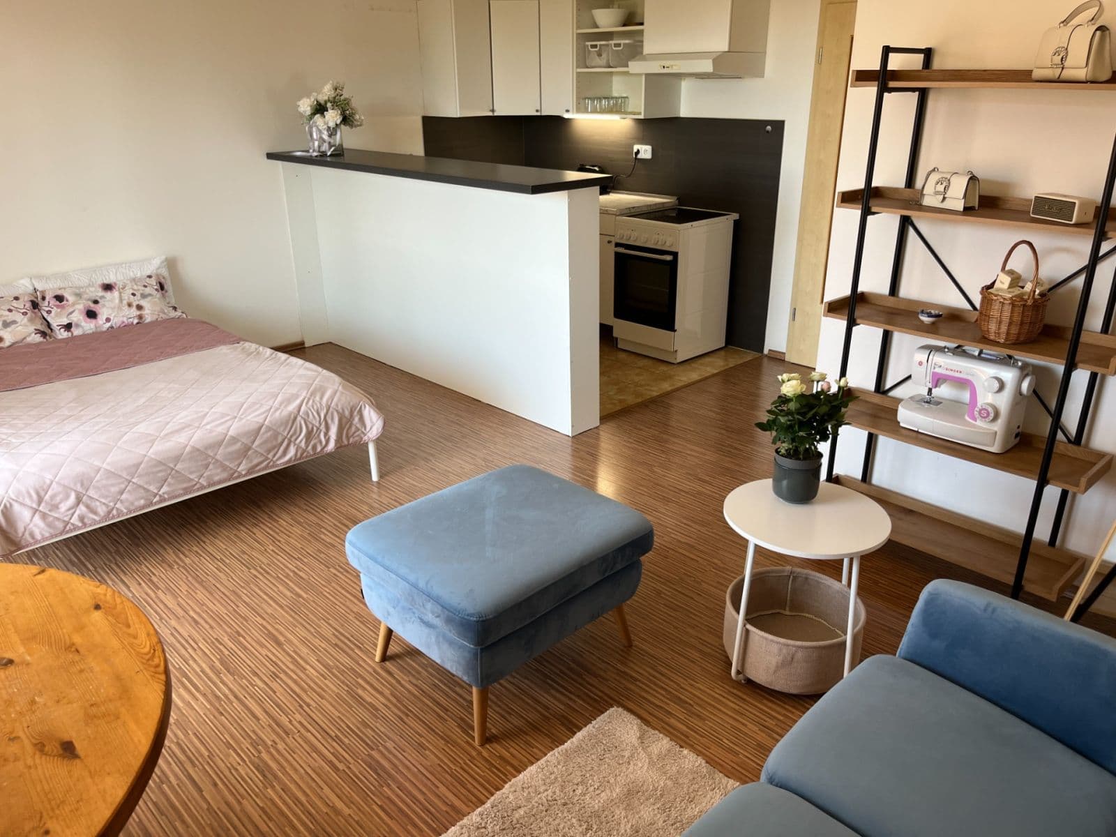 Studio flat to rent, 41 m², U Jízdárny, Prague, Prague Studio flat to rent, 41 m², U Jízdárny, Prague, Prague
