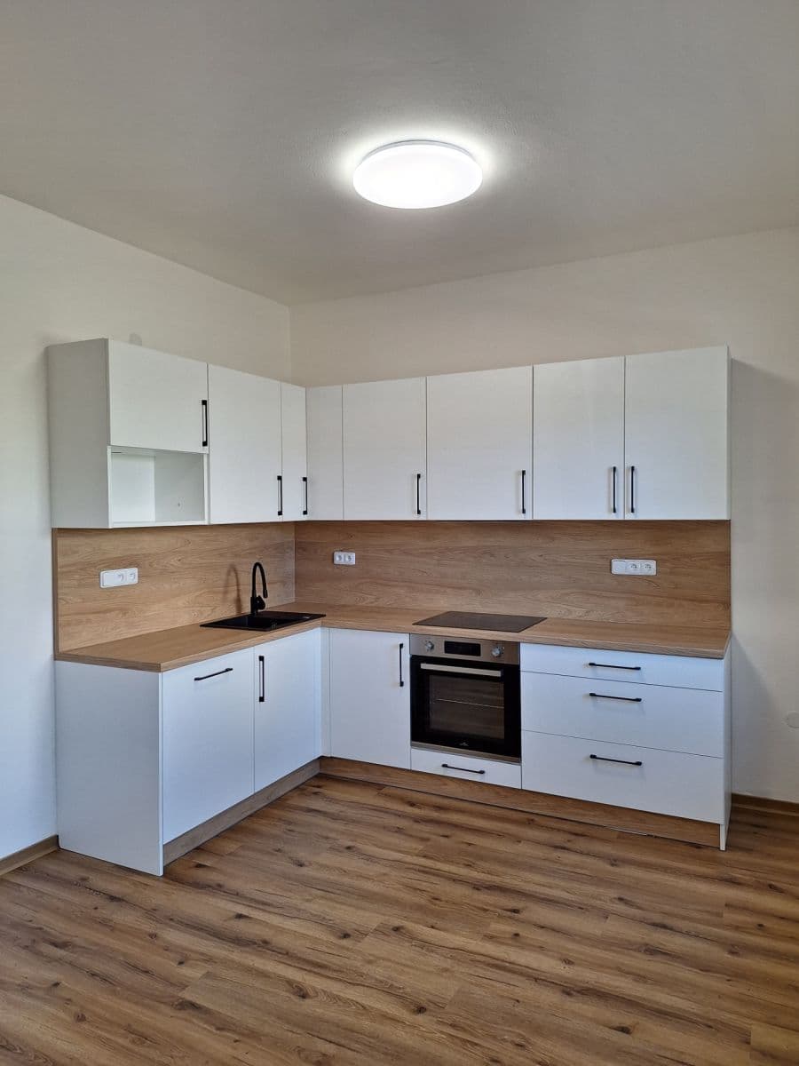 2 bedroom with open-plan kitchen flat to rent, 66 m², Úhonická, Jeneč, Středočeský Region 2 bedroom with open-plan kitchen flat to rent, 66 m², Úhonická, Jeneč, Středočeský Region