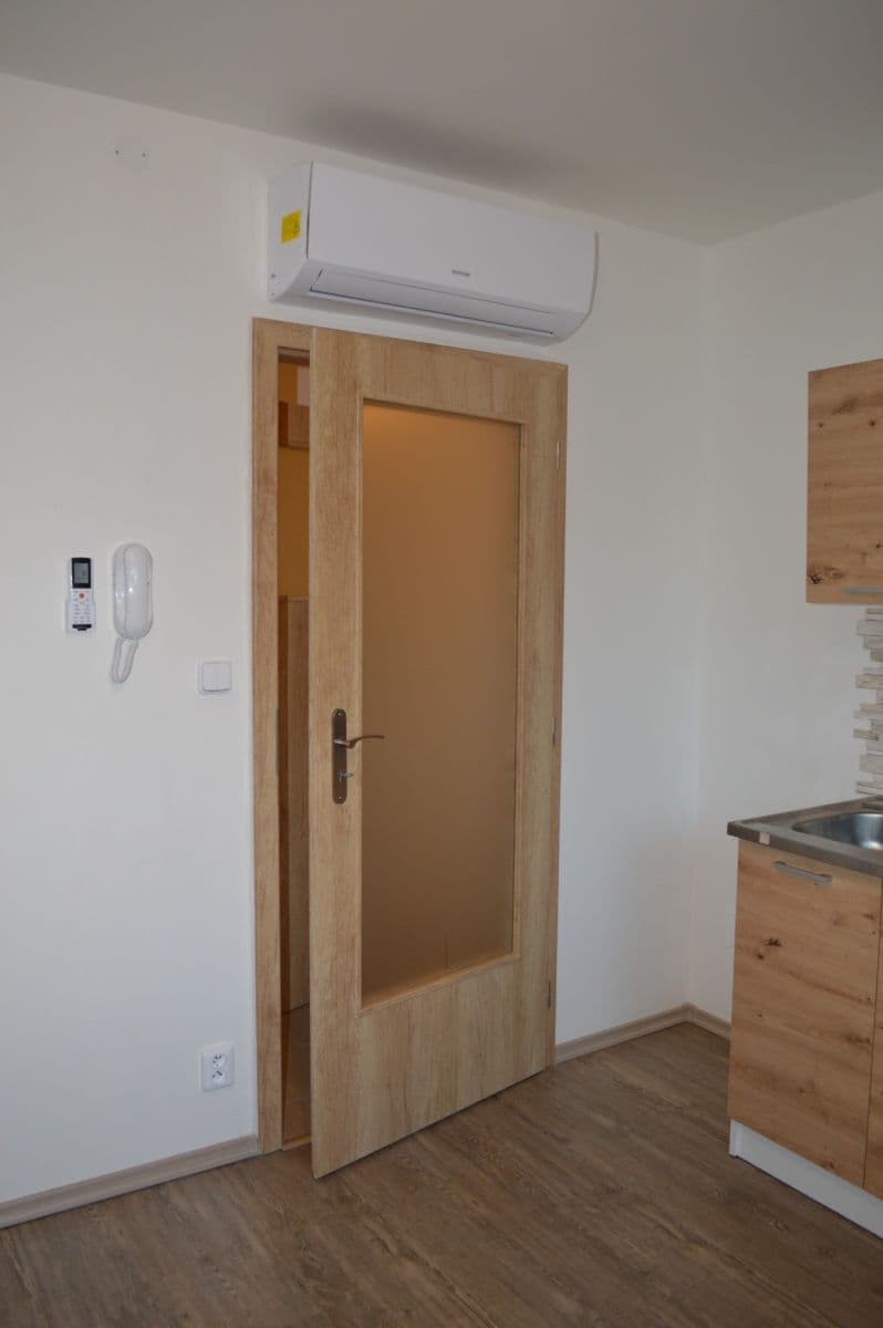 Studio flat to rent, 33 m², Kosmákova, Brno, Jihomoravský Region Studio flat to rent, 33 m², Kosmákova, Brno, Jihomoravský Region