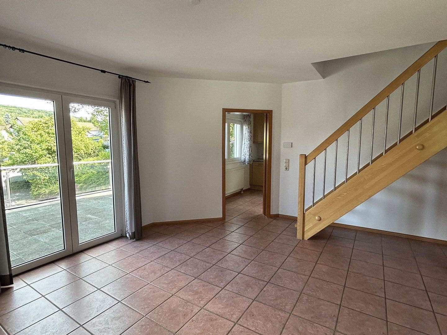 2 bedroom with open-plan kitchen flat to rent, 130 m², Niedernhausen, Hesse 2 bedroom with open-plan kitchen flat to rent, 130 m², Niedernhausen, Hesse