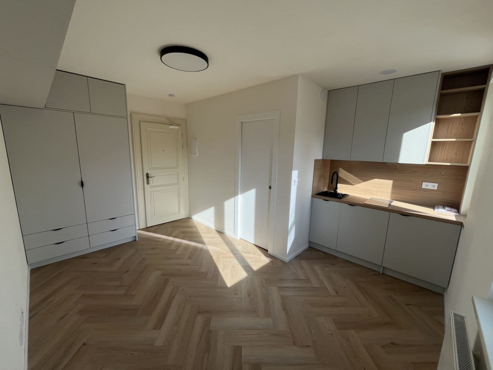 Studio flat to rent, 18 m², Bořivojova, Prague, Prague Studio flat to rent, 18 m², Bořivojova, Prague, Prague