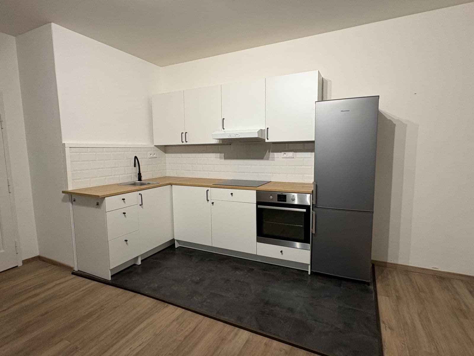 1 bedroom with open-plan kitchen flat to rent, 45 m², Evropská, Prague, Prague 1 bedroom with open-plan kitchen flat to rent, 45 m², Evropská, Prague, Prague