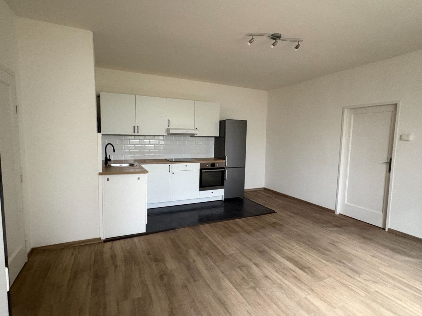 1 bedroom with open-plan kitchen flat to rent, 45 m², Evropská, Prague, Prague 1 bedroom with open-plan kitchen flat to rent, 45 m², Evropská, Prague, Prague