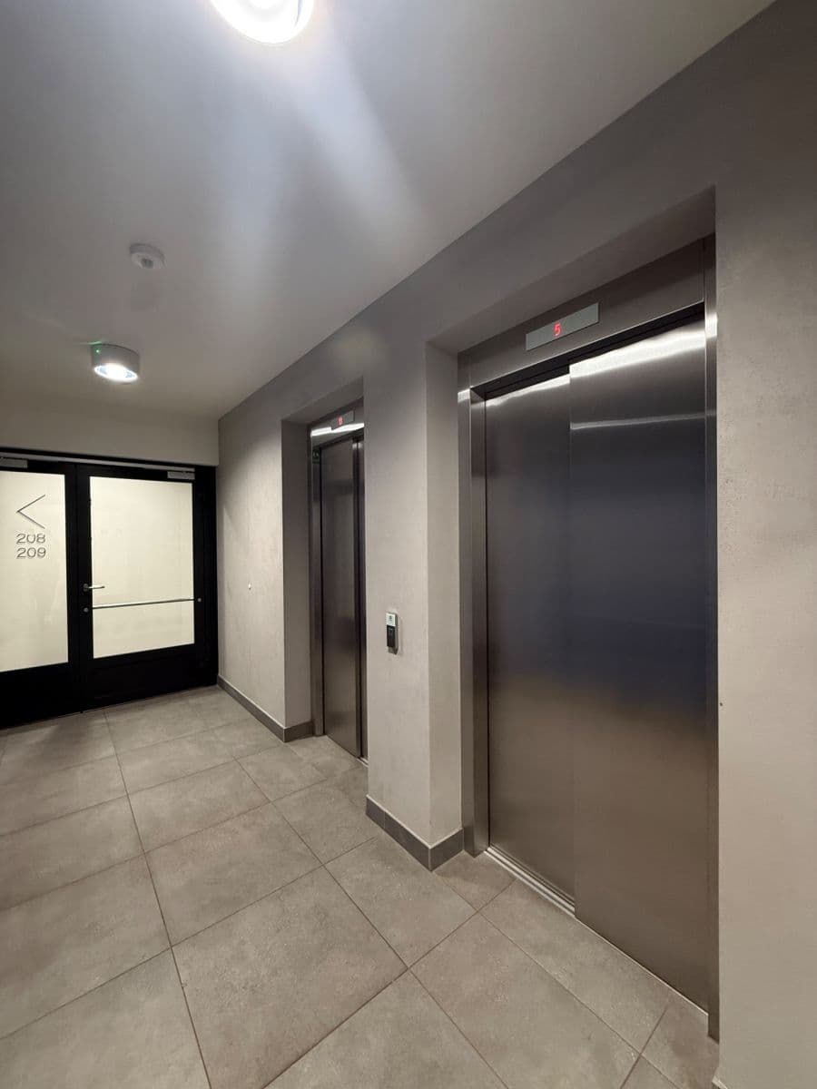 2 bedroom with open-plan kitchen flat to rent, 92 m², Mezi Vodami, Prague, Prague 2 bedroom with open-plan kitchen flat to rent, 92 m², Mezi Vodami, Prague, Prague