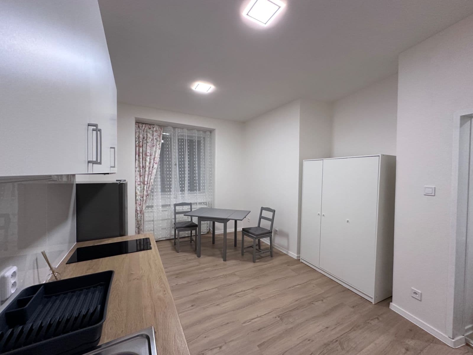 Studio flat to rent, 27 m², Podolská, Prague, Prague Studio flat to rent, 27 m², Podolská, Prague, Prague