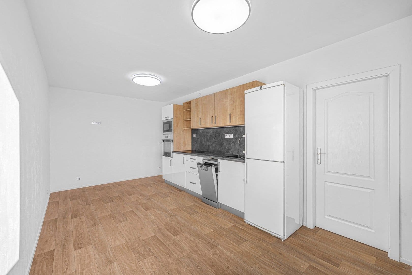 3 bedroom with open-plan kitchen flat to rent, 69 m², Hledíková, Prague, Prague 3 bedroom with open-plan kitchen flat to rent, 69 m², Hledíková, Prague, Prague