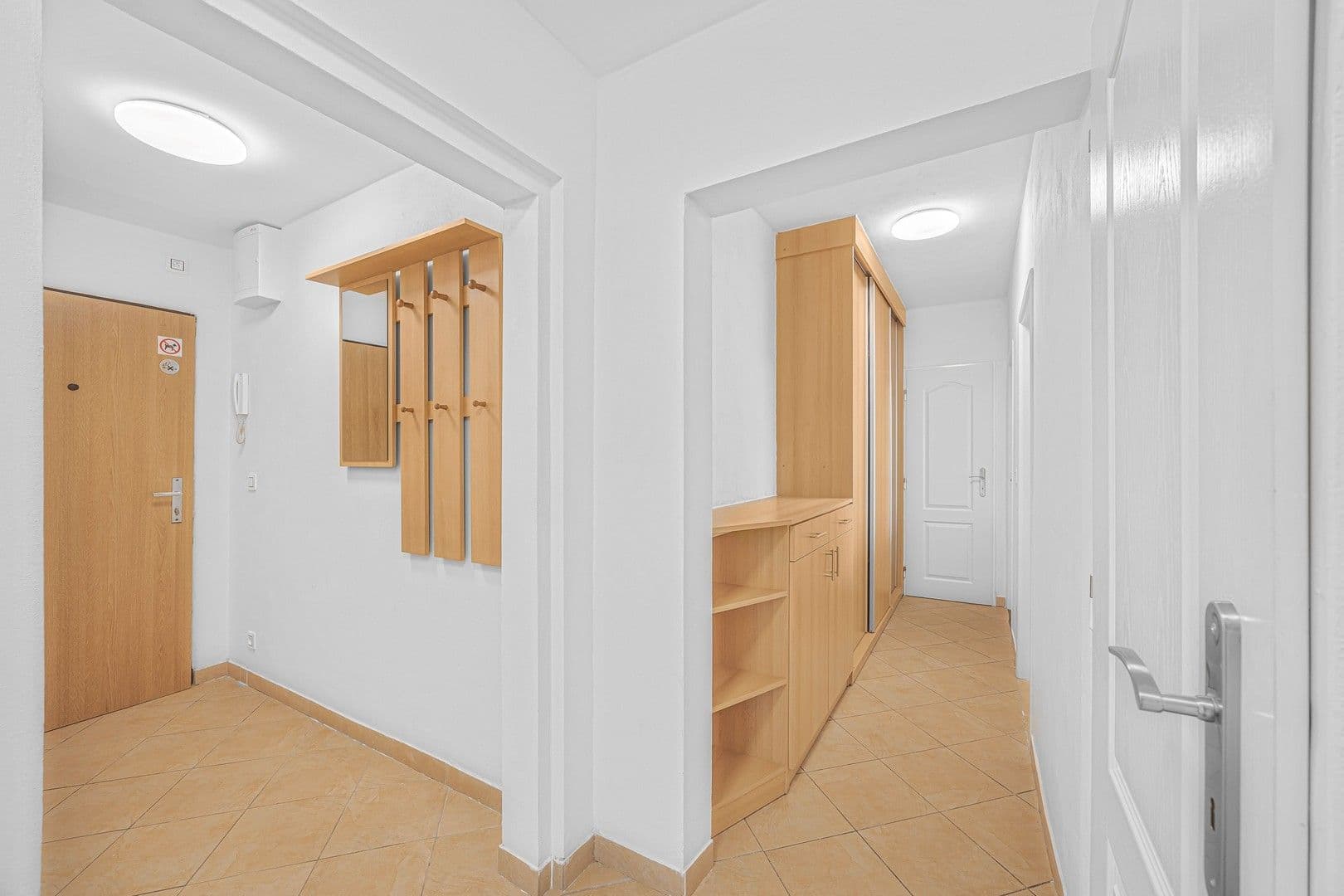 3 bedroom with open-plan kitchen flat to rent, 69 m², Hledíková, Prague, Prague 3 bedroom with open-plan kitchen flat to rent, 69 m², Hledíková, Prague, Prague