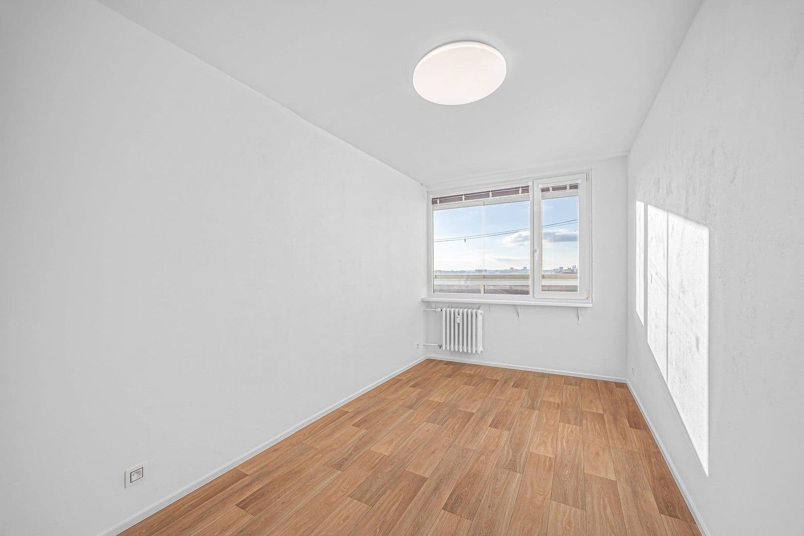 3 bedroom with open-plan kitchen flat to rent, 69 m², Hledíková, Prague, Prague 3 bedroom with open-plan kitchen flat to rent, 69 m², Hledíková, Prague, Prague