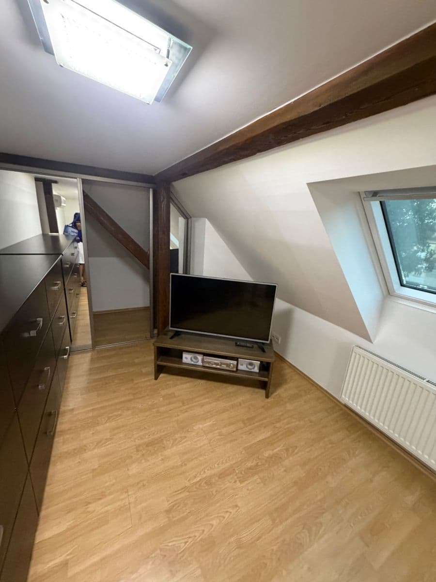 3 bedroom with open-plan kitchen flat to rent, 146 m², Hradeckých, Prague, Prague 3 bedroom with open-plan kitchen flat to rent, 146 m², Hradeckých, Prague, Prague