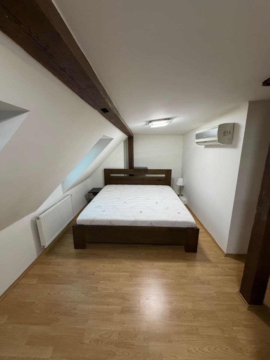 3 bedroom with open-plan kitchen flat to rent, 146 m², Hradeckých, Prague, Prague 3 bedroom with open-plan kitchen flat to rent, 146 m², Hradeckých, Prague, Prague
