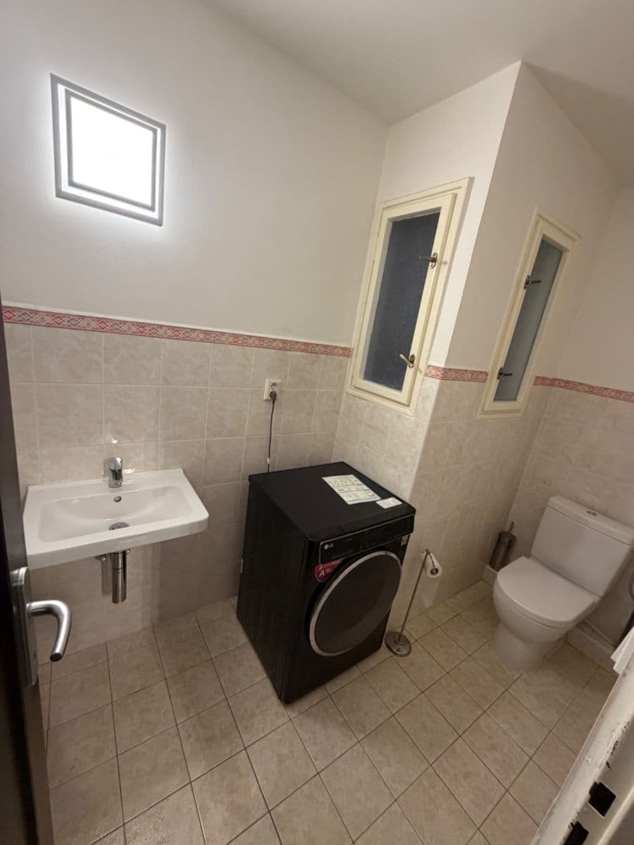 3 bedroom with open-plan kitchen flat to rent, 146 m², Hradeckých, Prague, Prague 3 bedroom with open-plan kitchen flat to rent, 146 m², Hradeckých, Prague, Prague