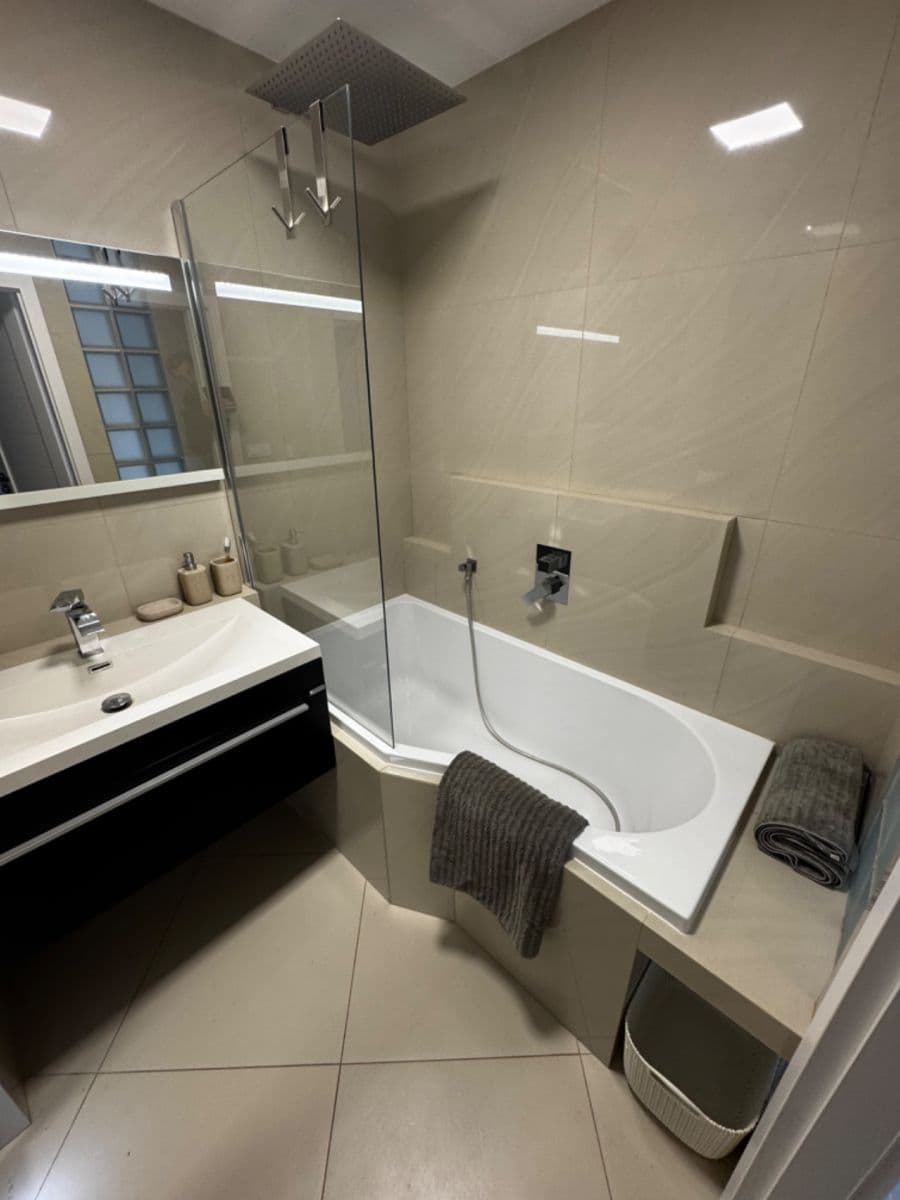2 bedroom with open-plan kitchen flat for sale, 67 m², Leopoldova, Prague, Prague 2 bedroom with open-plan kitchen flat for sale, 67 m², Leopoldova, Prague, Prague