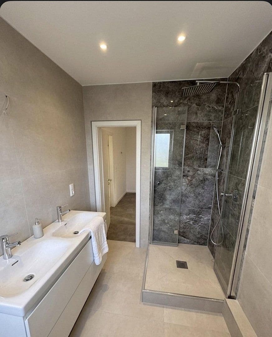 4 bedroom flat to rent, 156 m², Koblenz, Rhineland-Palatinate 4 bedroom flat to rent, 156 m², Koblenz, Rhineland-Palatinate