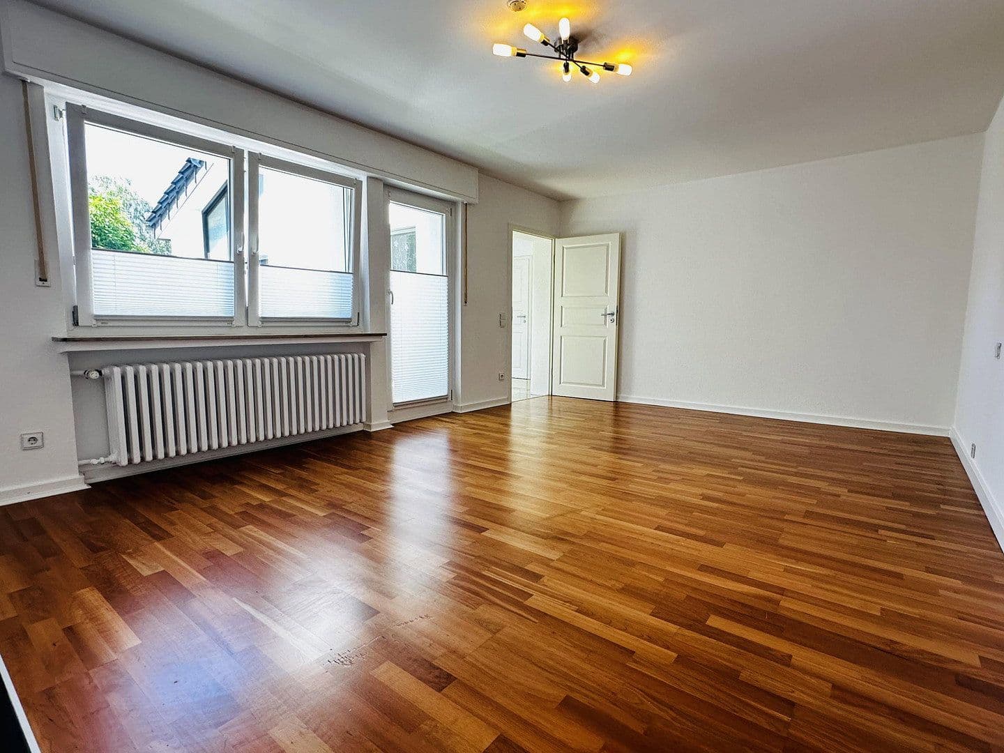 house for sale, 209 m², Theodor Heuss Allee 50, Hennef (Sieg), North Rhine-Westphalia house for sale, 209 m², Theodor Heuss Allee 50, Hennef (Sieg), North Rhine-Westphalia