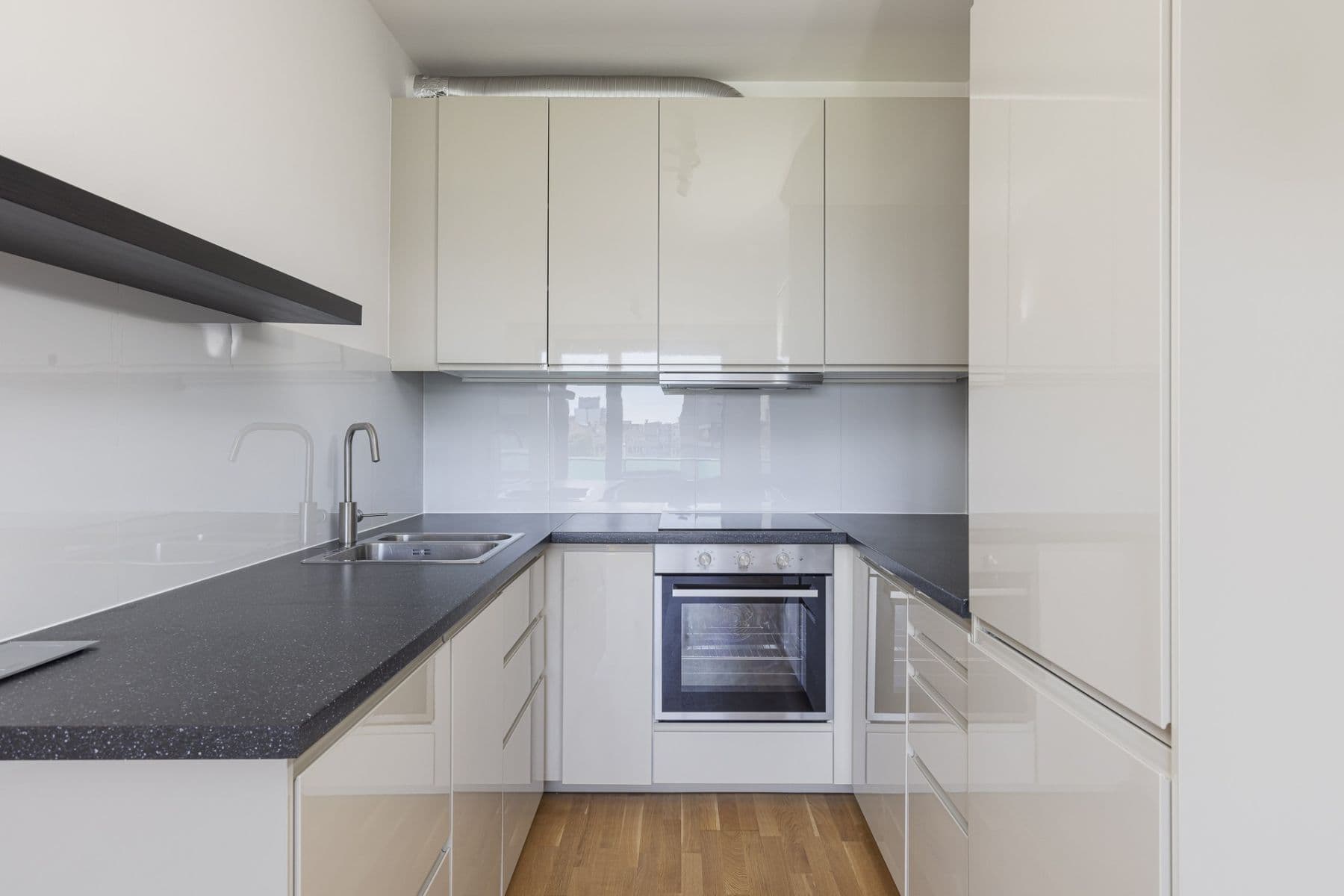 1 bedroom with open-plan kitchen flat to rent, 52 m², Argentinská, Prague, Prague 1 bedroom with open-plan kitchen flat to rent, 52 m², Argentinská, Prague, Prague