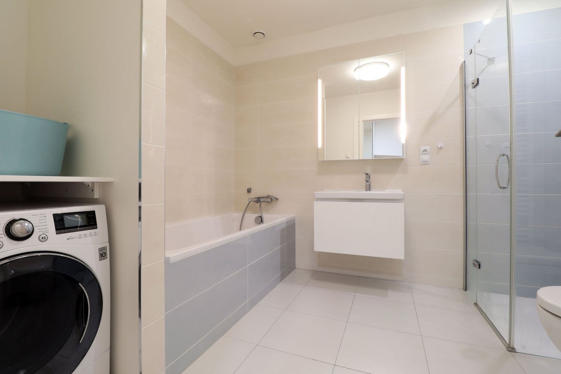3 bedroom with open-plan kitchen flat to rent, 123 m², Nikoly Tesly, Prague, Prague 3 bedroom with open-plan kitchen flat to rent, 123 m², Nikoly Tesly, Prague, Prague