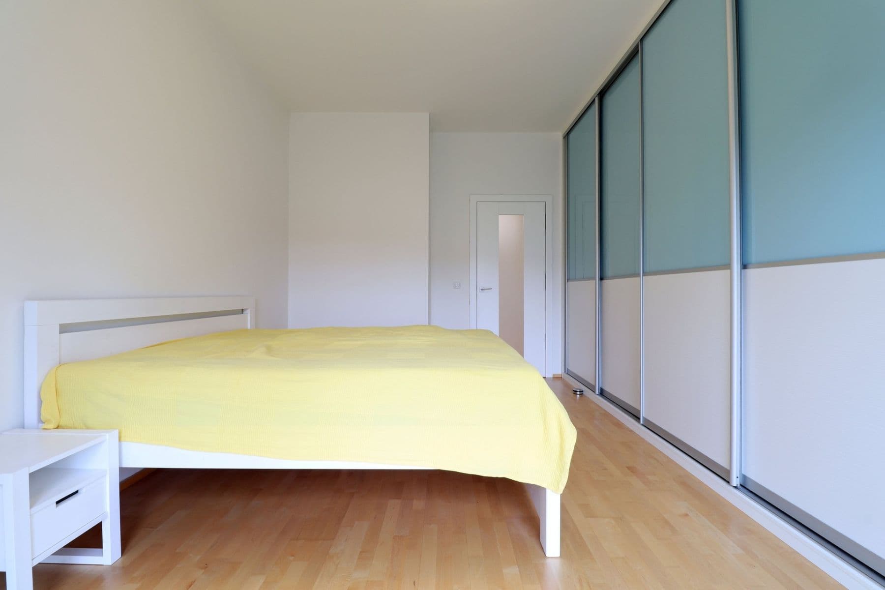 3 bedroom with open-plan kitchen flat to rent, 123 m², Nikoly Tesly, Prague, Prague 3 bedroom with open-plan kitchen flat to rent, 123 m², Nikoly Tesly, Prague, Prague
