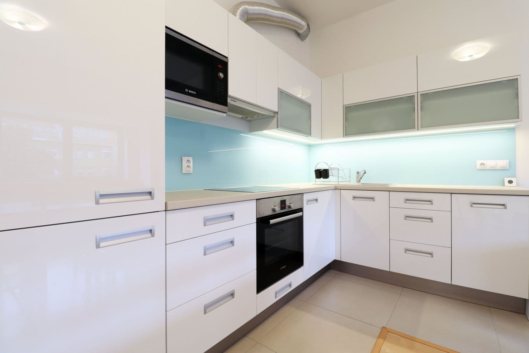 3 bedroom with open-plan kitchen flat to rent, 123 m², Nikoly Tesly, Prague, Prague 3 bedroom with open-plan kitchen flat to rent, 123 m², Nikoly Tesly, Prague, Prague