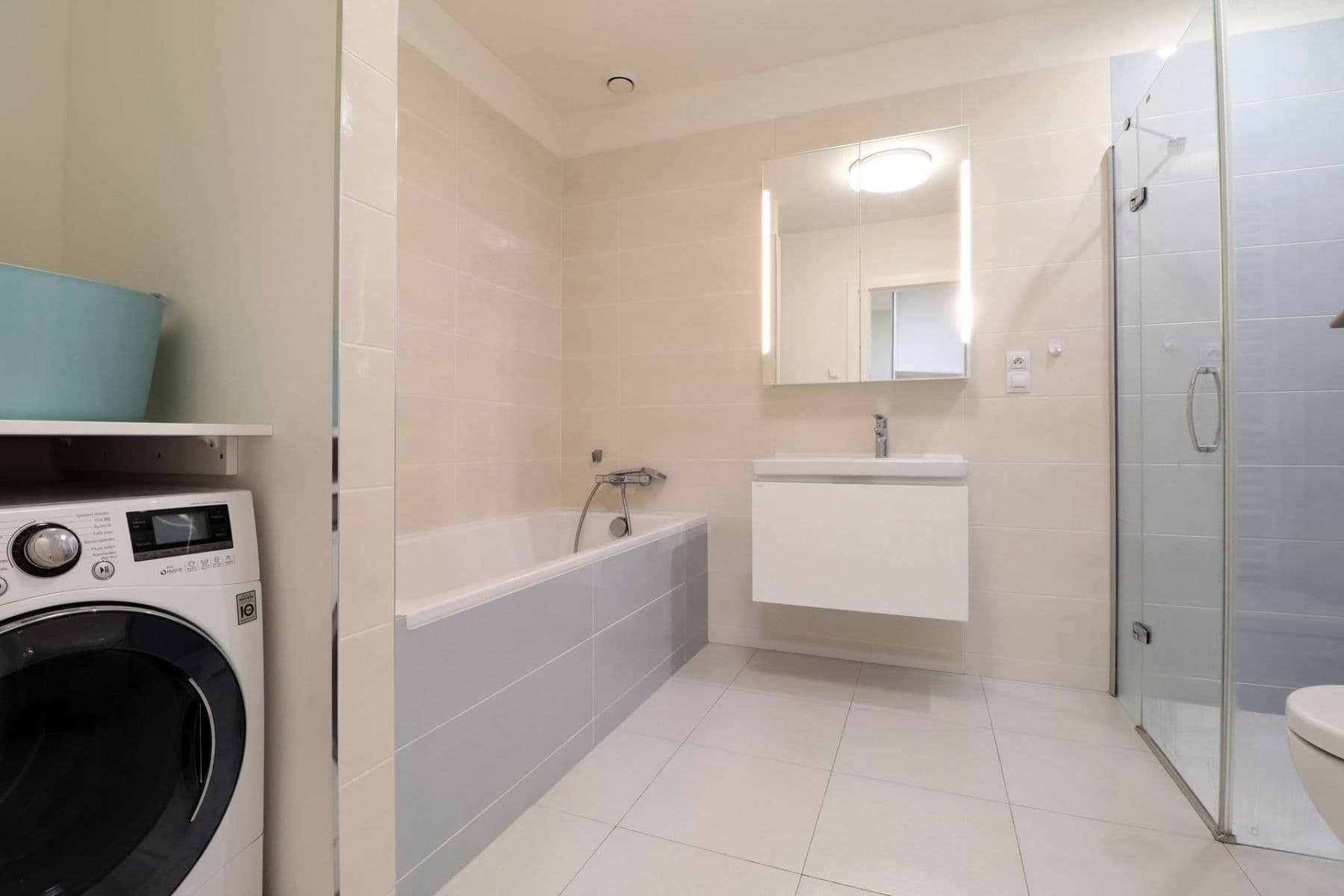 3 bedroom with open-plan kitchen flat to rent, 123 m², Nikoly Tesly, Prague, Prague 3 bedroom with open-plan kitchen flat to rent, 123 m², Nikoly Tesly, Prague, Prague