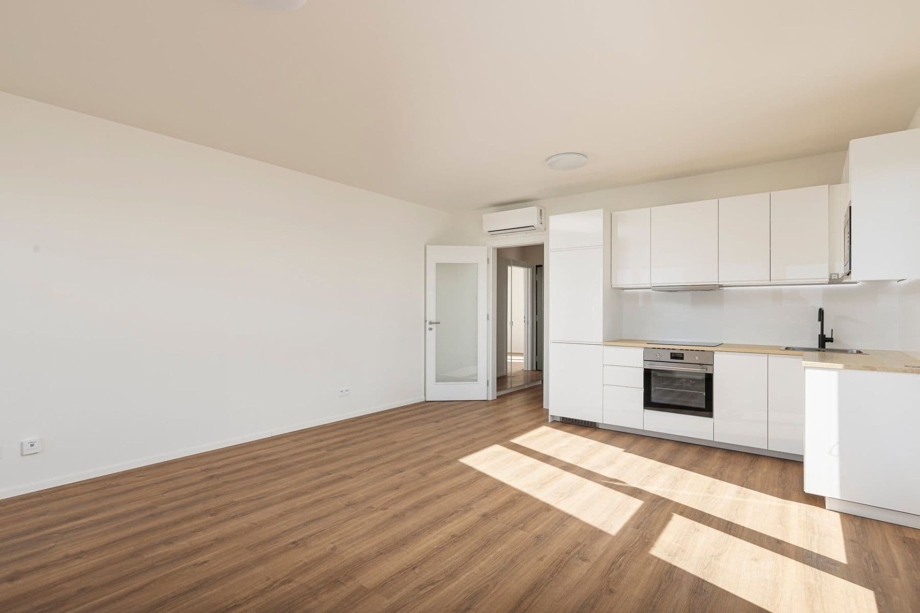 1 bedroom with open-plan kitchen flat to rent, 53 m², Arnošta Valenty, Prague, Prague 1 bedroom with open-plan kitchen flat to rent, 53 m², Arnošta Valenty, Prague, Prague