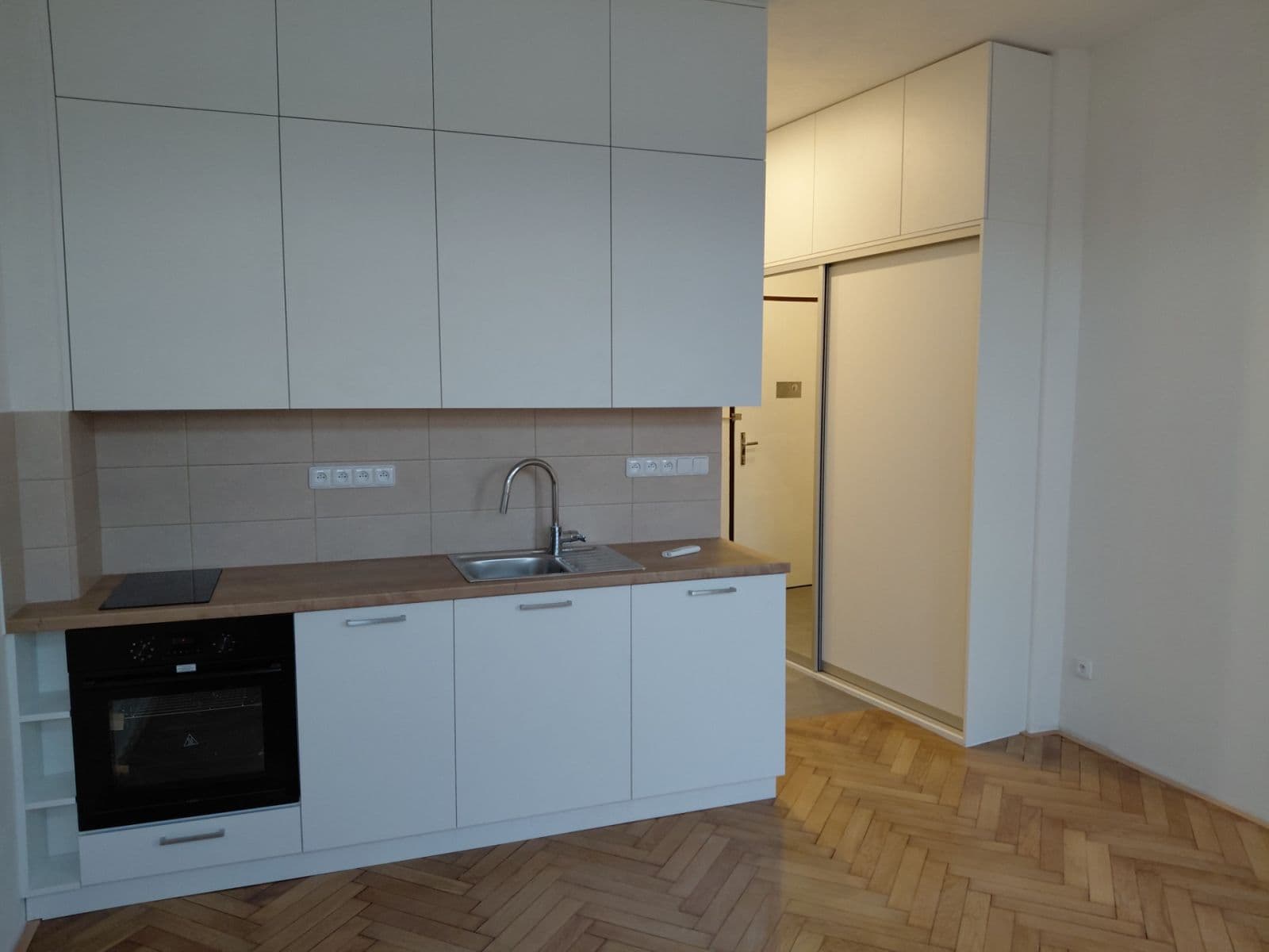 Studio flat to rent, 24 m², Veletržní, Prague, Prague Studio flat to rent, 24 m², Veletržní, Prague, Prague