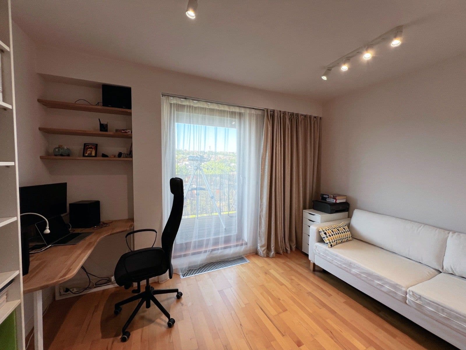 2 bedroom with open-plan kitchen flat to rent, 91 m², Musílkova, Prague, Prague 2 bedroom with open-plan kitchen flat to rent, 91 m², Musílkova, Prague, Prague