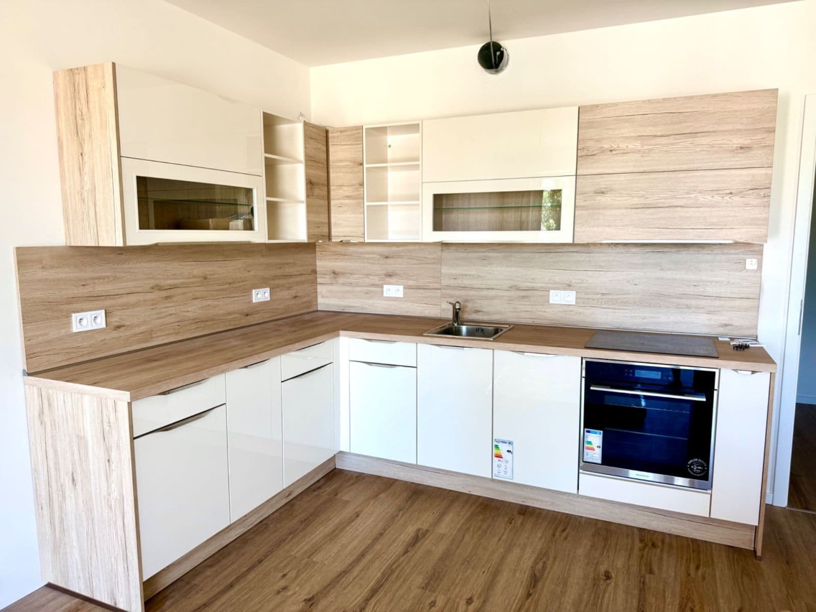 1 bedroom with open-plan kitchen flat to rent, 53 m², Ke křížku, Kladno, Středočeský Region 1 bedroom with open-plan kitchen flat to rent, 53 m², Ke křížku, Kladno, Středočeský Region