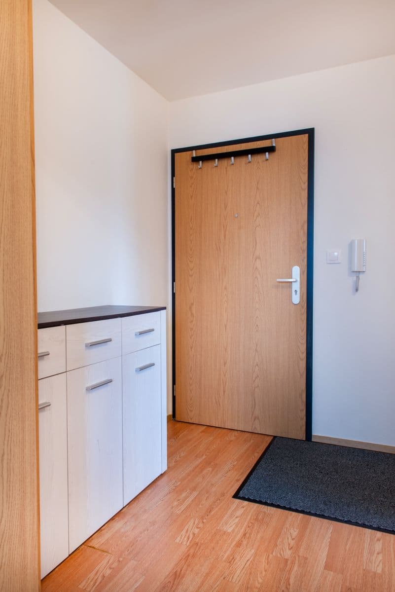 1 bedroom with open-plan kitchen flat to rent, 48 m², Ječná, Hostivice, Středočeský Region 1 bedroom with open-plan kitchen flat to rent, 48 m², Ječná, Hostivice, Středočeský Region