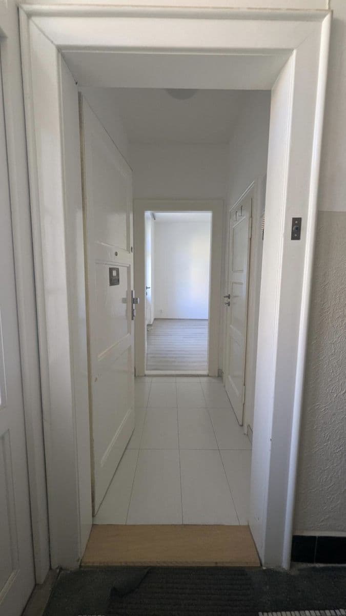 Studio flat to rent, 30 m², Jaurisova, Prague, Prague Studio flat to rent, 30 m², Jaurisova, Prague, Prague