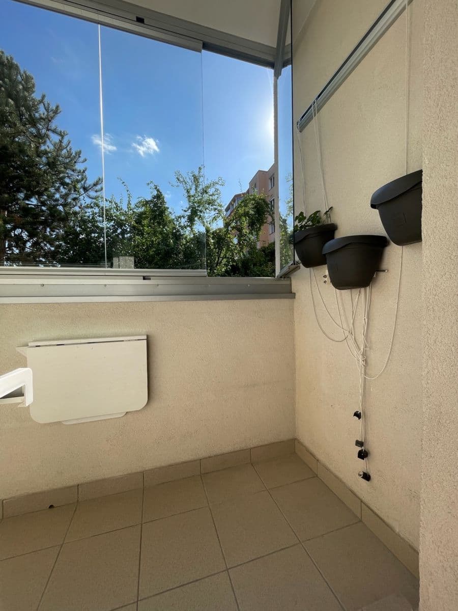 1 bedroom with open-plan kitchen flat to rent, 44 m², Pospíchalova, Prague, Prague 1 bedroom with open-plan kitchen flat to rent, 44 m², Pospíchalova, Prague, Prague