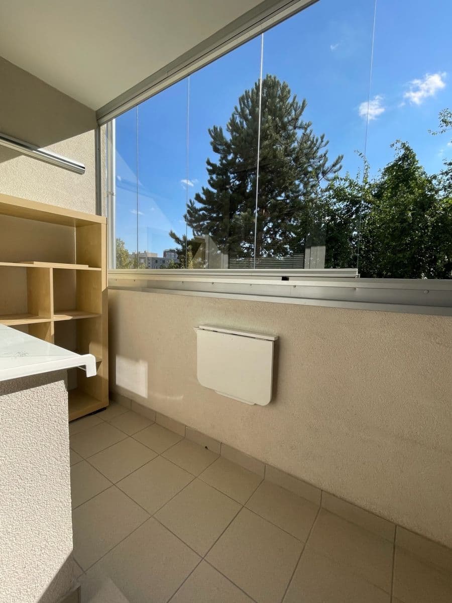 1 bedroom with open-plan kitchen flat to rent, 44 m², Pospíchalova, Prague, Prague 1 bedroom with open-plan kitchen flat to rent, 44 m², Pospíchalova, Prague, Prague