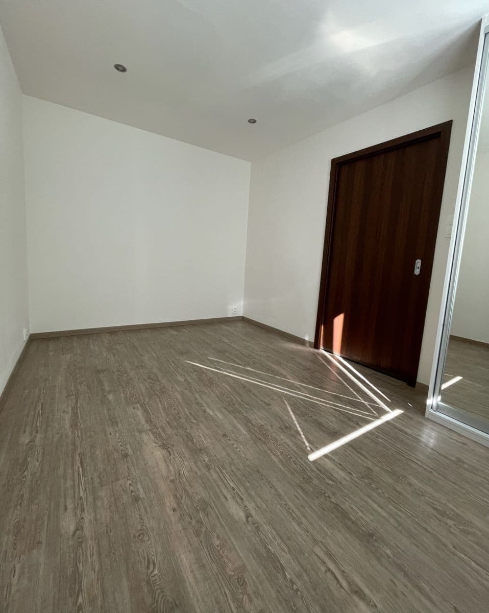 1 bedroom with open-plan kitchen flat to rent, 44 m², Pospíchalova, Prague, Prague 1 bedroom with open-plan kitchen flat to rent, 44 m², Pospíchalova, Prague, Prague