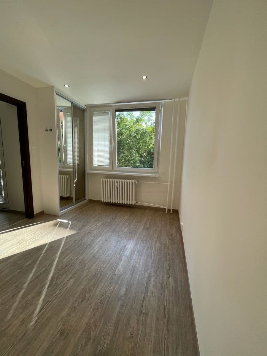 1 bedroom with open-plan kitchen flat to rent, 44 m², Pospíchalova, Prague, Prague 1 bedroom with open-plan kitchen flat to rent, 44 m², Pospíchalova, Prague, Prague