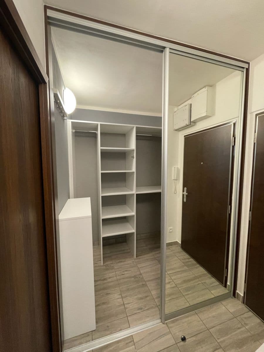 1 bedroom with open-plan kitchen flat to rent, 44 m², Pospíchalova, Prague, Prague 1 bedroom with open-plan kitchen flat to rent, 44 m², Pospíchalova, Prague, Prague