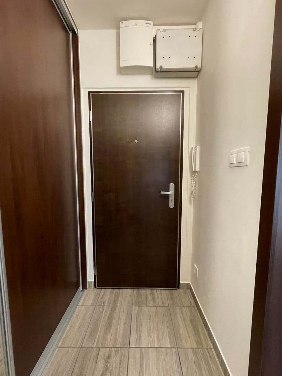 1 bedroom with open-plan kitchen flat to rent, 44 m², Pospíchalova, Prague, Prague 1 bedroom with open-plan kitchen flat to rent, 44 m², Pospíchalova, Prague, Prague