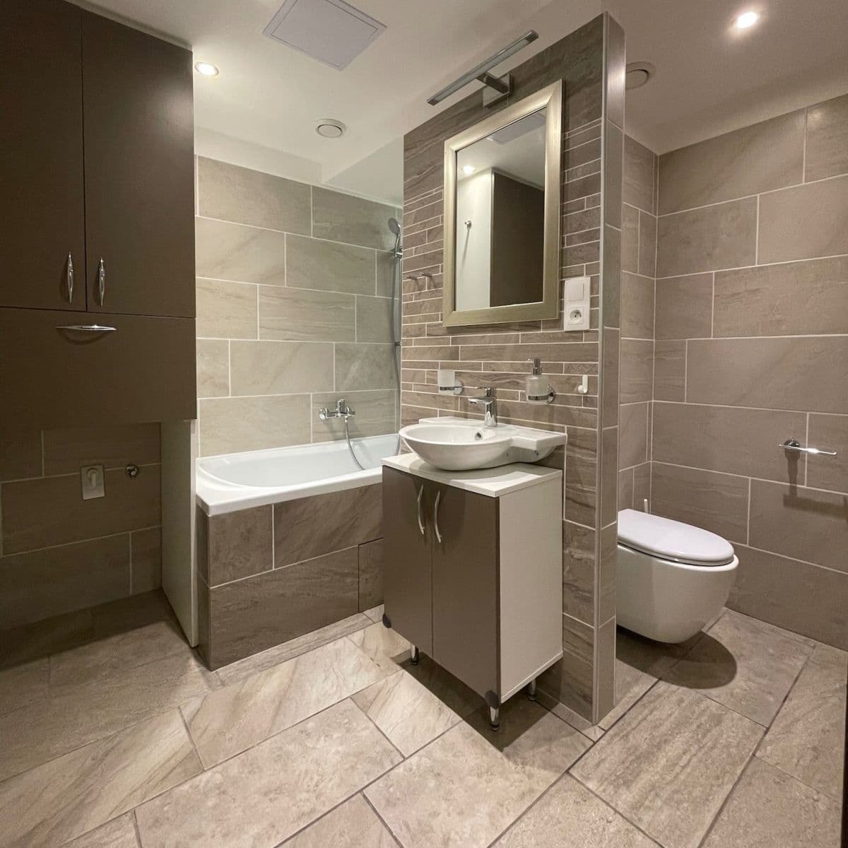 1 bedroom with open-plan kitchen flat to rent, 44 m², Pospíchalova, Prague, Prague 1 bedroom with open-plan kitchen flat to rent, 44 m², Pospíchalova, Prague, Prague
