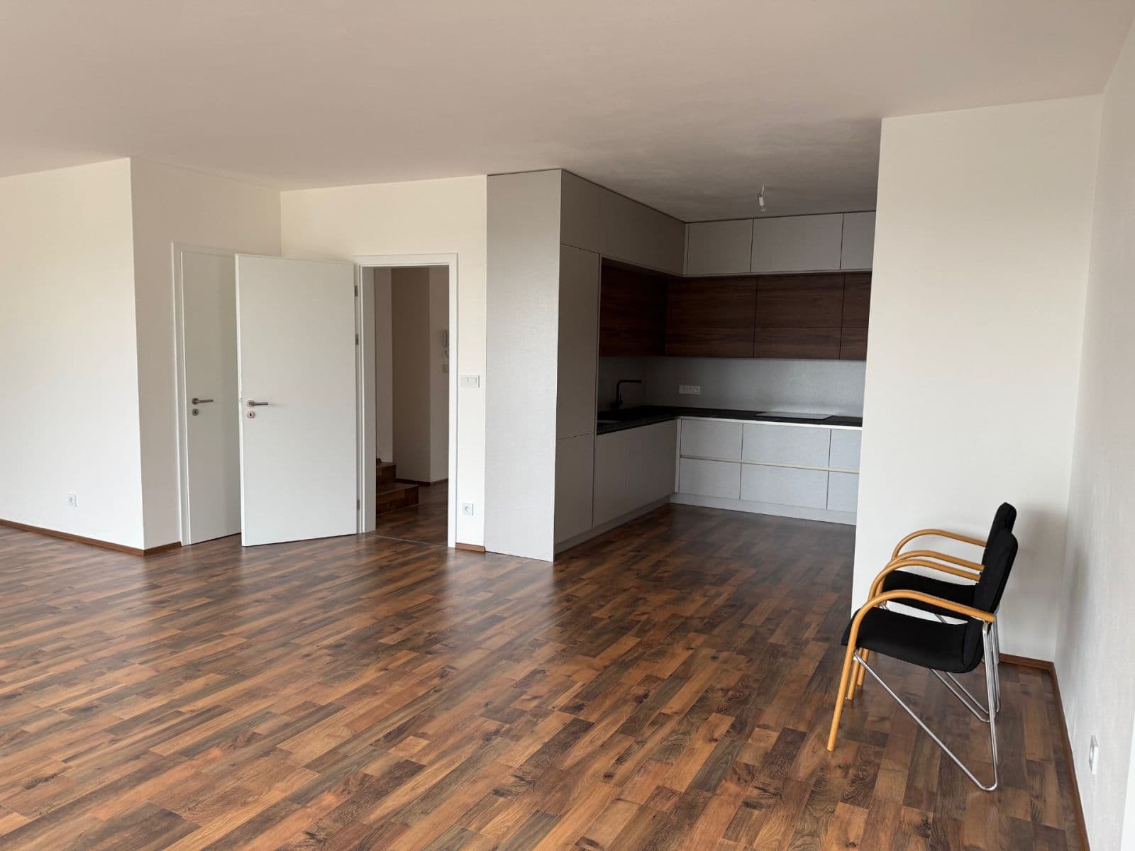 4 bedroom with open-plan kitchen flat to rent, 153 m², Na Perštýně, Liberec, Liberecký Region 4 bedroom with open-plan kitchen flat to rent, 153 m², Na Perštýně, Liberec, Liberecký Region