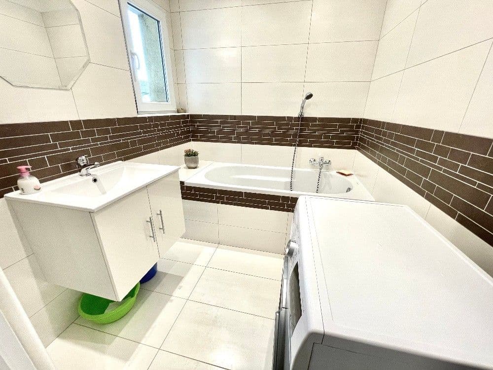 Studio flat to rent, 35 m², Limuzská, Prague, Prague Studio flat to rent, 35 m², Limuzská, Prague, Prague