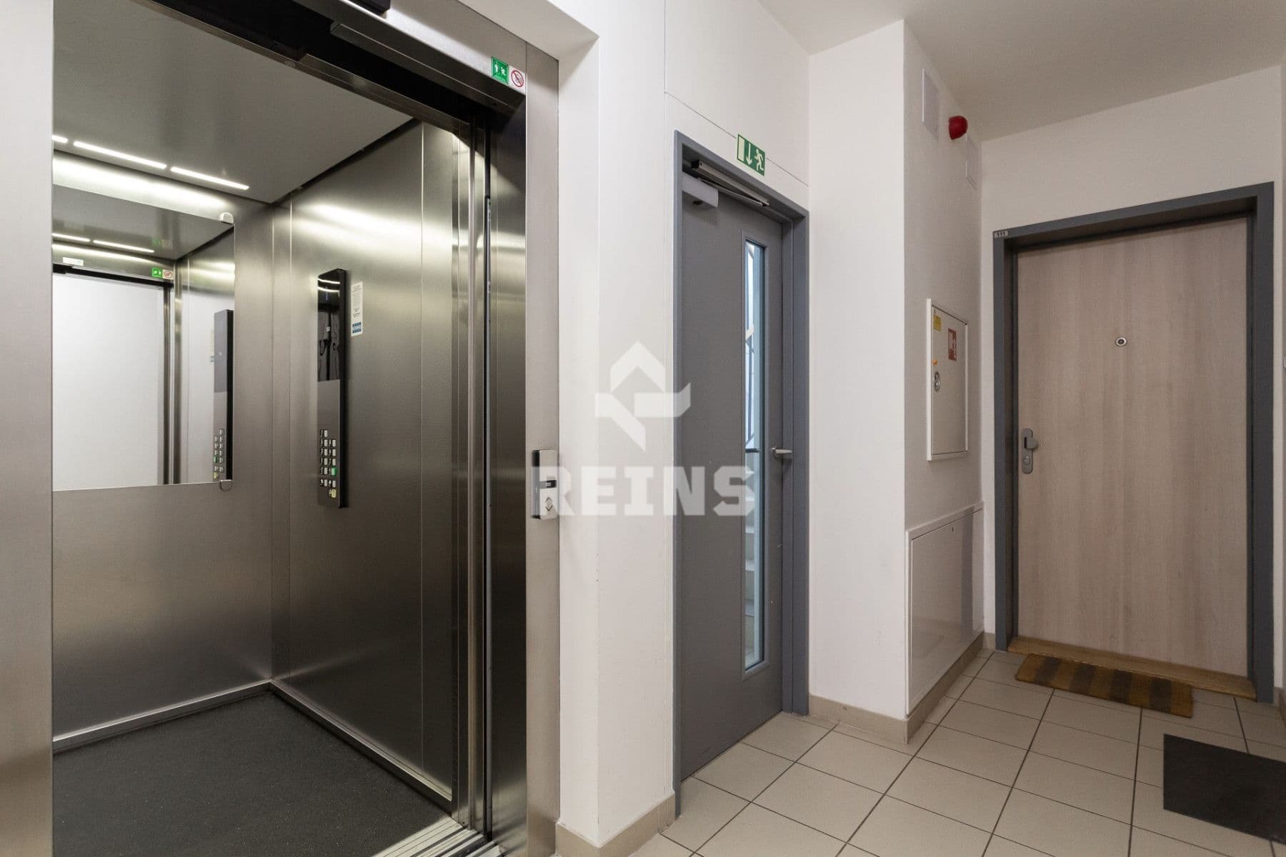 3 bedroom with open-plan kitchen flat for sale, 140 m², Hornoměcholupská, Prague, Prague 3 bedroom with open-plan kitchen flat for sale, 140 m², Hornoměcholupská, Prague, Prague