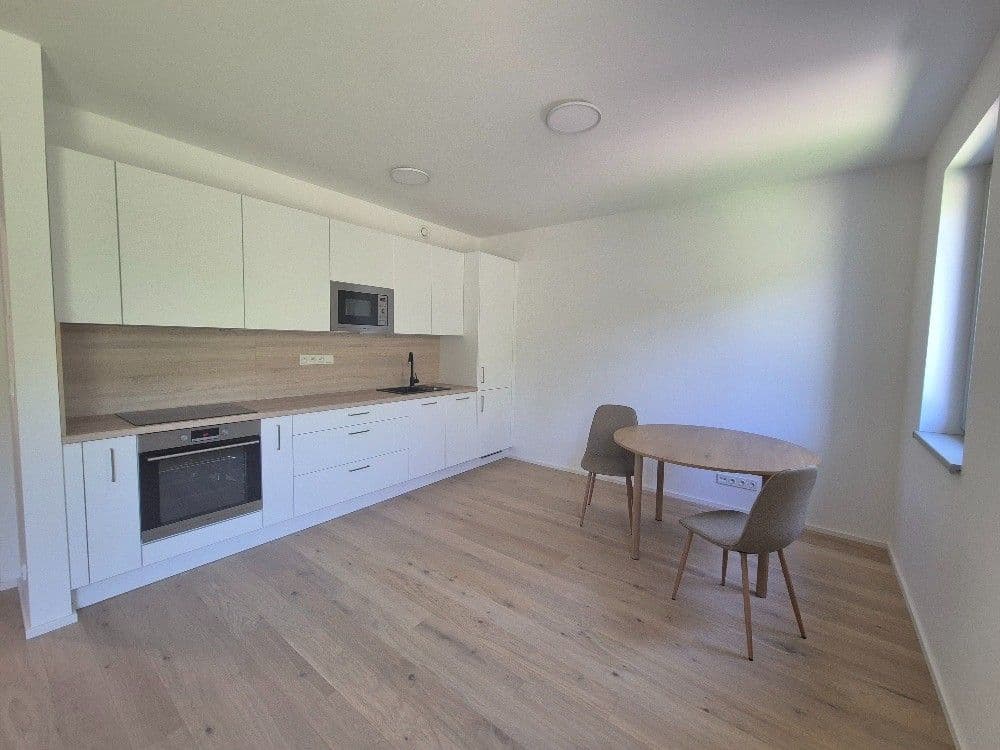 Studio flat to rent, 38 m², Mezitraťová, Prague, Prague Studio flat to rent, 38 m², Mezitraťová, Prague, Prague