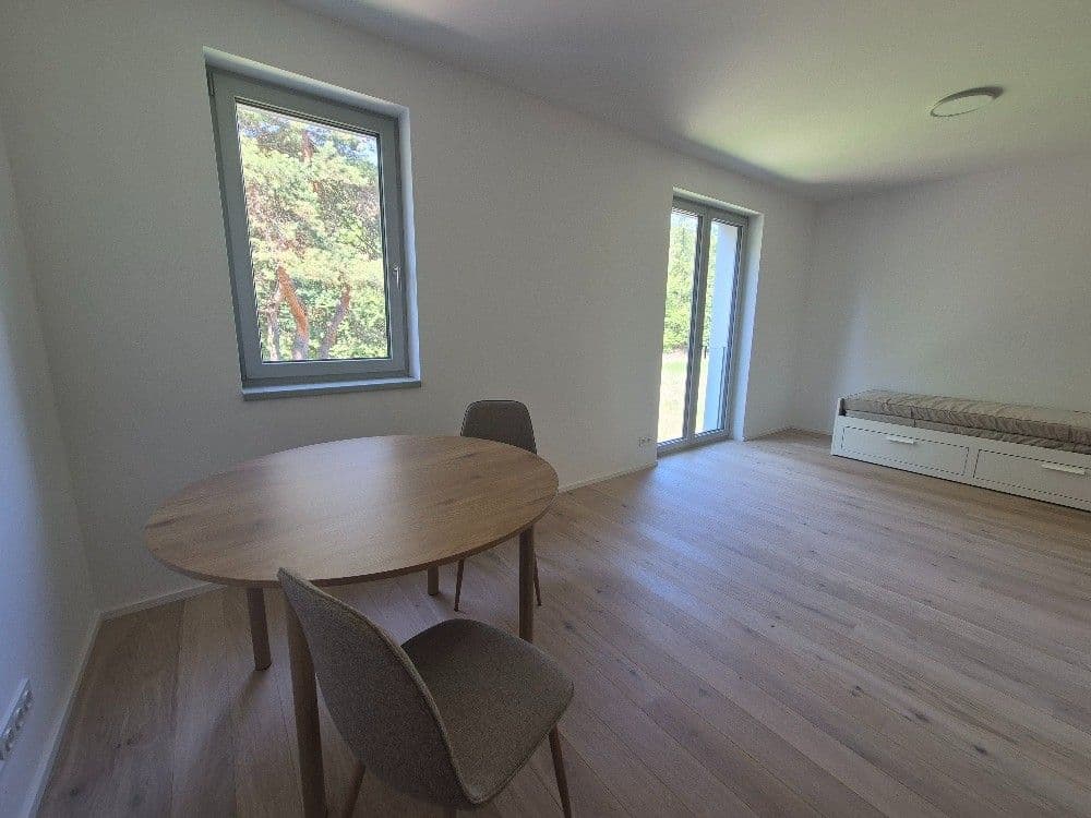 Studio flat to rent, 38 m², Mezitraťová, Prague, Prague Studio flat to rent, 38 m², Mezitraťová, Prague, Prague