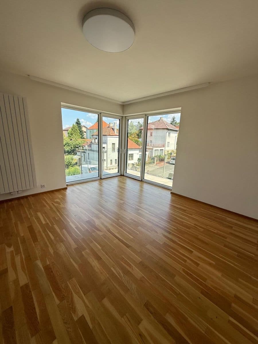 2 bedroom with open-plan kitchen flat to rent, 105 m², Herdovská, Prague, Prague 2 bedroom with open-plan kitchen flat to rent, 105 m², Herdovská, Prague, Prague