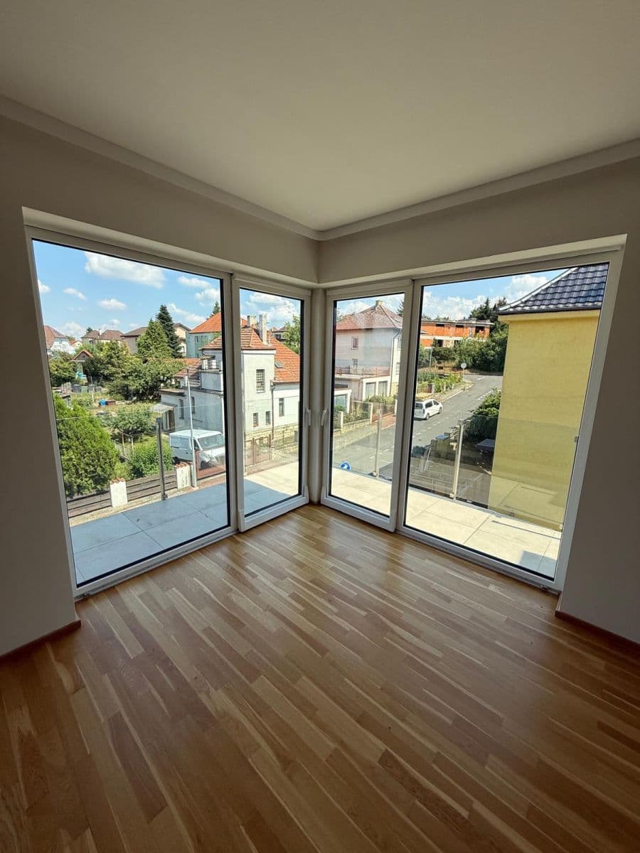 2 bedroom with open-plan kitchen flat to rent, 105 m², Herdovská, Prague, Prague 2 bedroom with open-plan kitchen flat to rent, 105 m², Herdovská, Prague, Prague