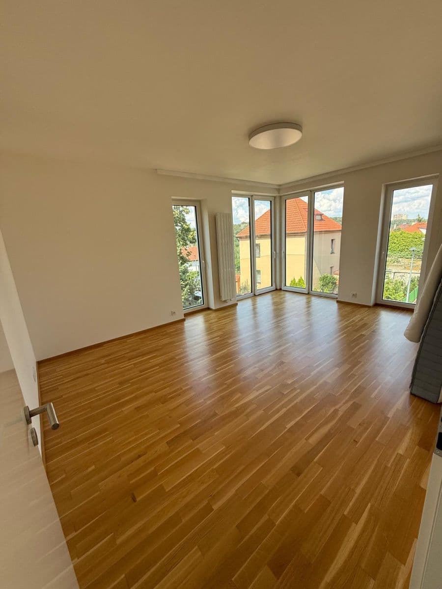 2 bedroom with open-plan kitchen flat to rent, 105 m², Herdovská, Prague, Prague 2 bedroom with open-plan kitchen flat to rent, 105 m², Herdovská, Prague, Prague