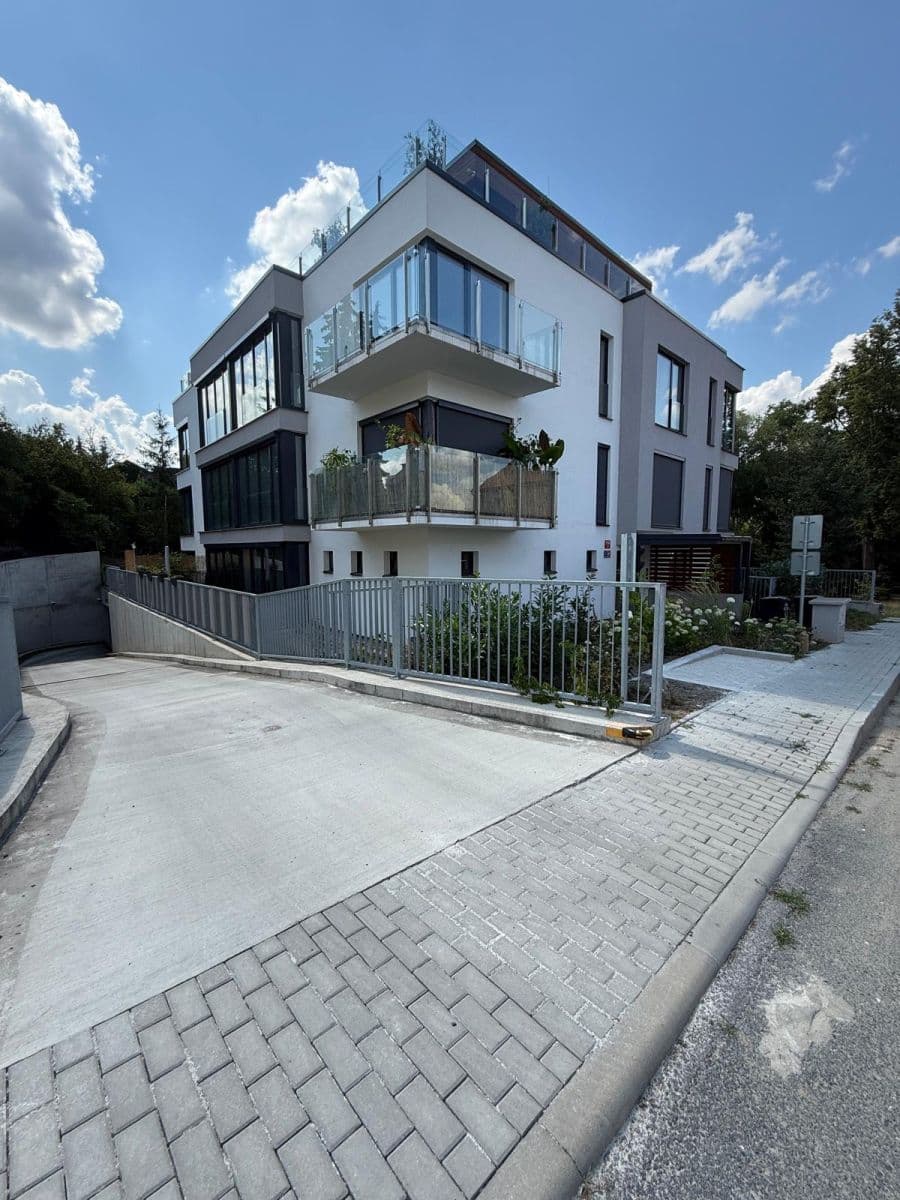 2 bedroom with open-plan kitchen flat to rent, 105 m², Herdovská, Prague, Prague 2 bedroom with open-plan kitchen flat to rent, 105 m², Herdovská, Prague, Prague