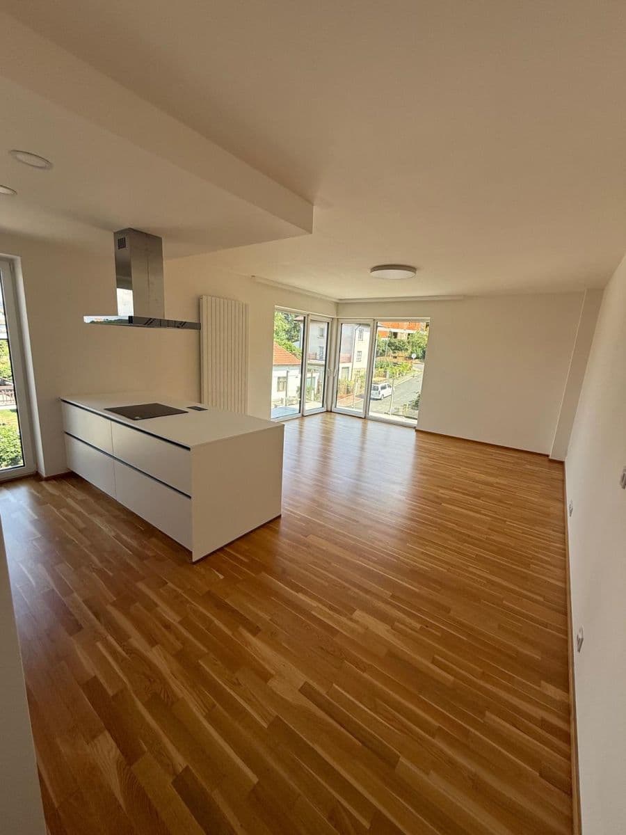 2 bedroom with open-plan kitchen flat to rent, 105 m², Herdovská, Prague, Prague 2 bedroom with open-plan kitchen flat to rent, 105 m², Herdovská, Prague, Prague